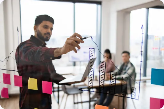 Unternehmensberatung mit visueller Strategieplanung am Whiteboard