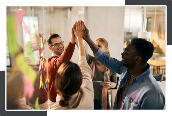 Erfolgreiches E-Commerce-Team einer Agentur entwickelt individuelle Online-Shop-Lösungen