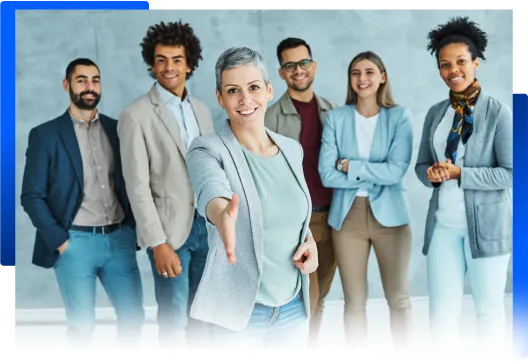 Team von DeinConsultant reicht die Hand zur Zusammenarbeit